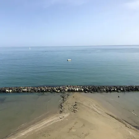Cozy With Direct Beach Access In 32 Sqm Appartamento *