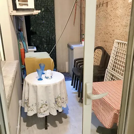 Cozy With Direct Beach Access In 32 Sqm Nettuno